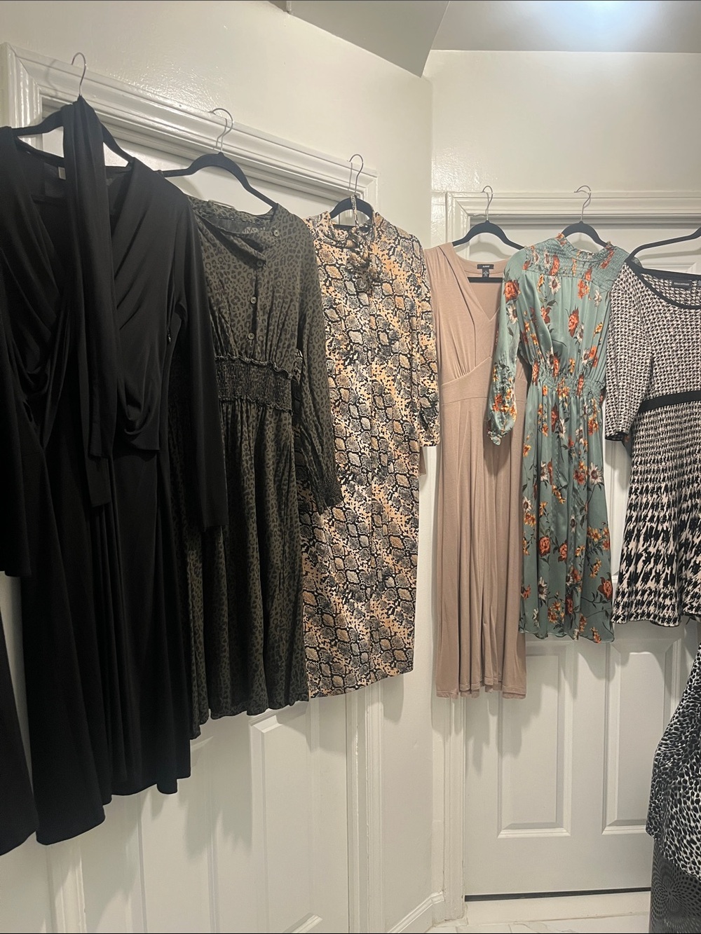 DRESS BUNDLE!! Choose any 5/ 6 for $30 Various SizesLong Sleeve Midi Dress